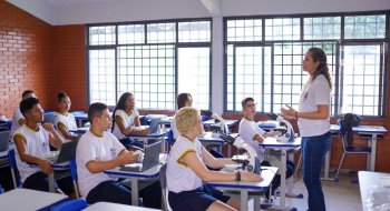 Governador consegue aprovação da gratificação para professores em sala